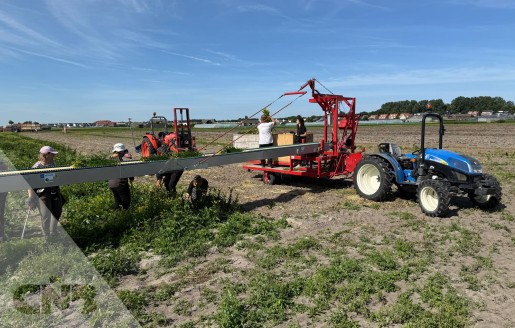 Foto van Oogstband met Tractor en afstandbediening